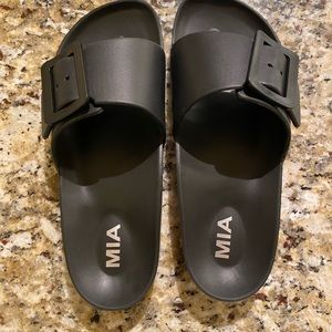 Mia Sandals